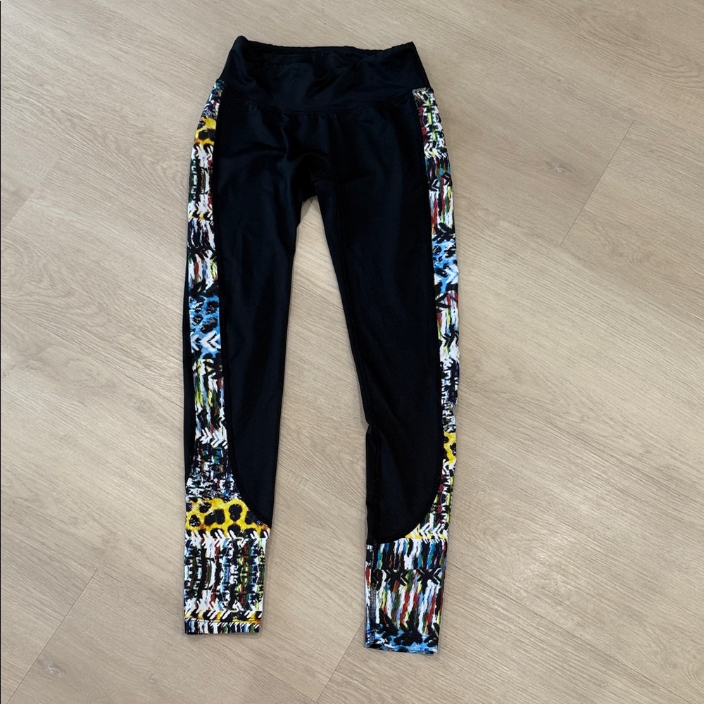 PRISMSPORT Leggings with Black and Multicolor Pattern